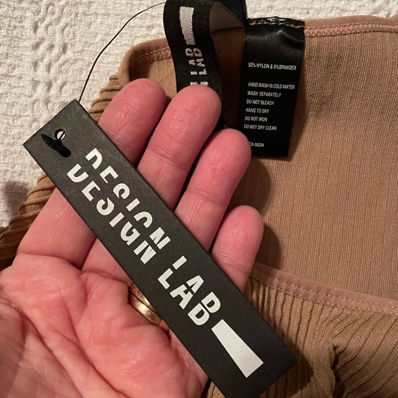 Design Lab Lord & Taylor Tan Ribbed Asymmetrical Tank Top size XS/S NWT - Picture 5 of 9